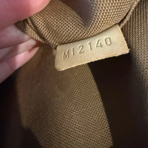 Louis Vuitton Palermo GM Monogram Shoulder Bag - Picture 6 of 11